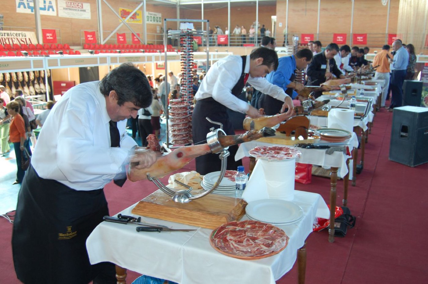 Jamón being hand-carved