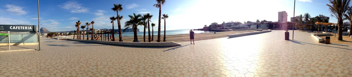 The flat, step-free seafront walkway along the Arenal