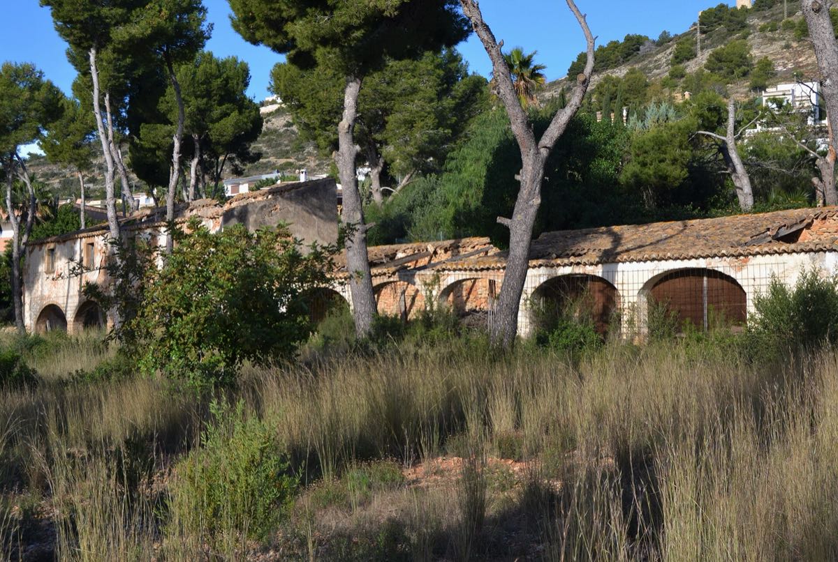 A traditional riurau — the raisin-drying arcade of the Marina Alta